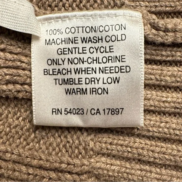 Old Navy Women’s Tan Cable Knit Button Down Cardigan - Size Large! - Picture 4 of 4